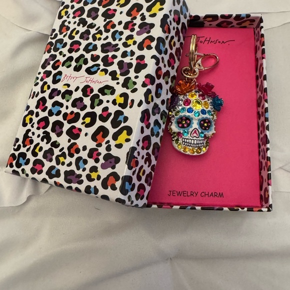Betsey Johnson Sugar Skull Jeweled Charm Keychain Day of the Dead NWT - Picture 4 of 4